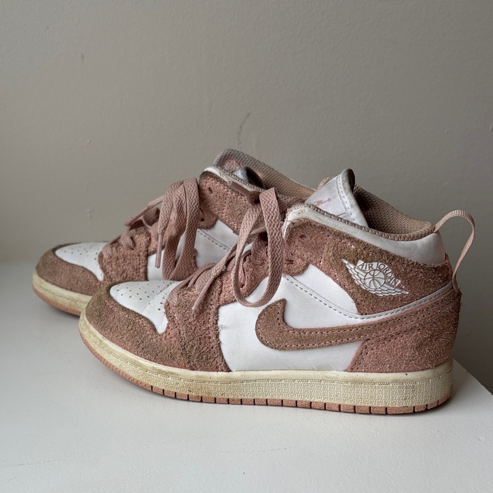 Jordan 1 Mid SE "Legend Pink" sneakers